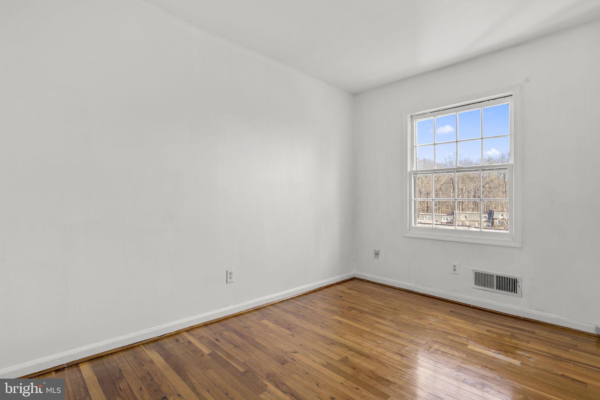 5927 Bayshire Road Springfield, VA 22152 - Photo 30 of 57 Bedroom 3