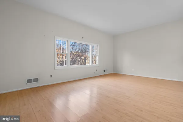 $409,000 | 5927 Bayshire Road, Unit 115, Springfield, VA 22152