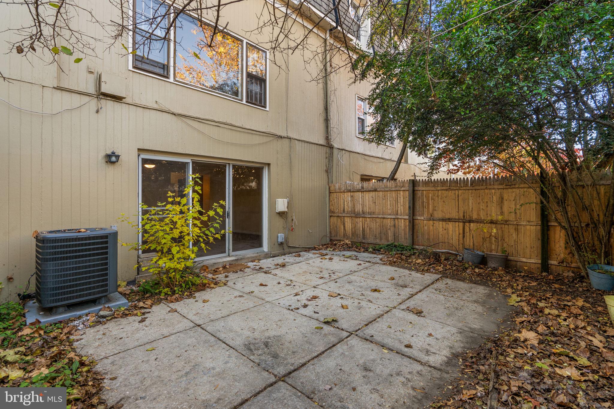 5927 Bayshire Road Springfield, VA 22152 - Photo 38 of 57 Fully fenced pation