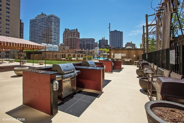 655 West Irving Park Road, Unit 2112 Chicago, IL 60613 - Photo 15 of 17 a living room with furniture a city view and a potted plant