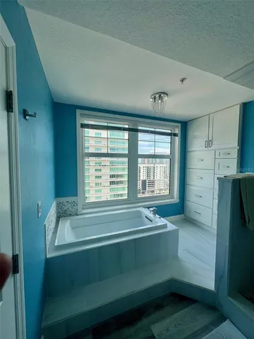 $2,600 | 750 North Tamiami Trail, Unit 1618, Sarasota, FL 34236