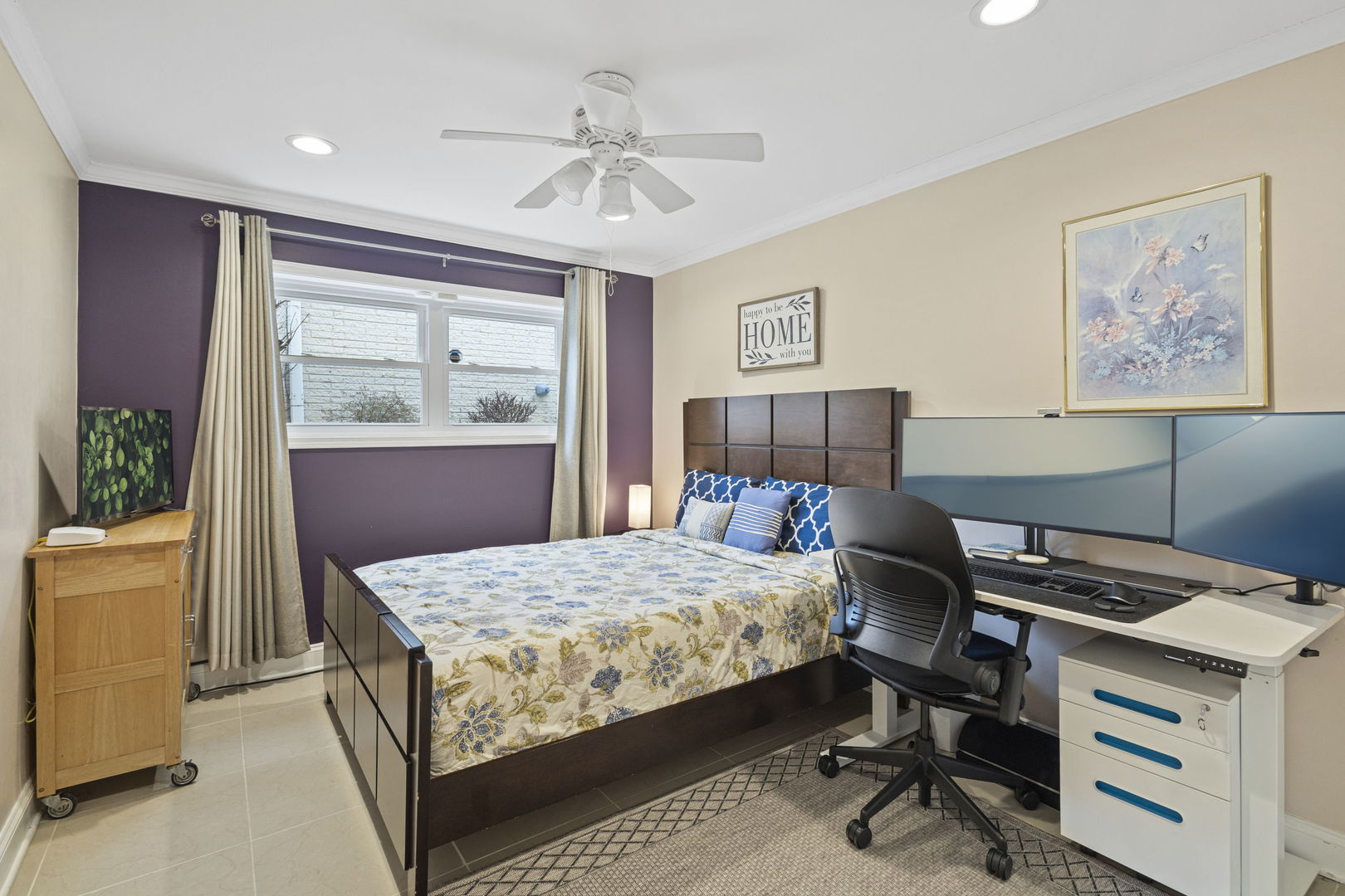 1600 Birch Street Park Ridge, IL 60068 - Photo 14 of 34 a bedroom that has a bed and a desk in it
