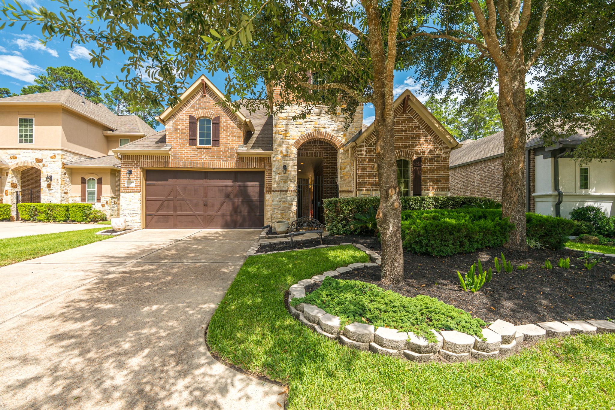 18 Sundown Ridge Place The Woodlands, TX 77375 - Photo 2 of 43