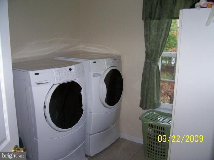 307 Magothy Road Severna Park, MD 21146 - Photo 12 of 26 Upper level laundry room