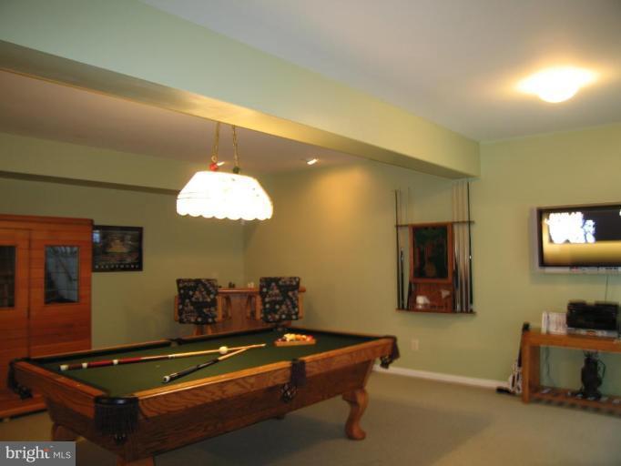 307 Magothy Road Severna Park, MD 21146 - Photo 16 of 26 Family Room 27' by 22' with a walkout to the pool