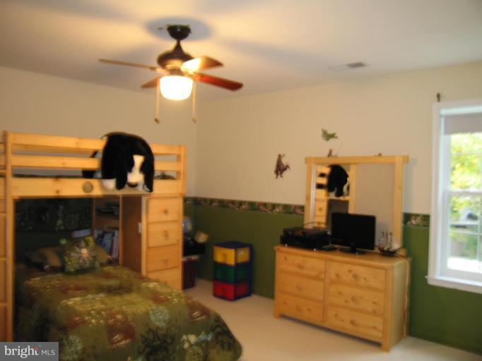 307 Magothy Road Severna Park, MD 21146 - Photo 8 of 26 Large bedroom 2 on the upper level