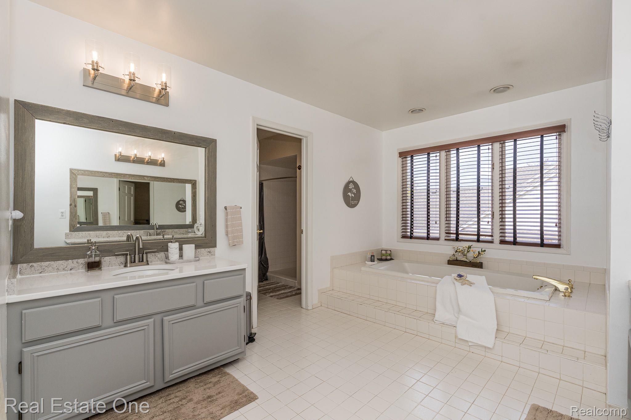 3716 Merriweather Lane Rochester, MI 48306 - Photo 10 of 30 Gallery Image 10