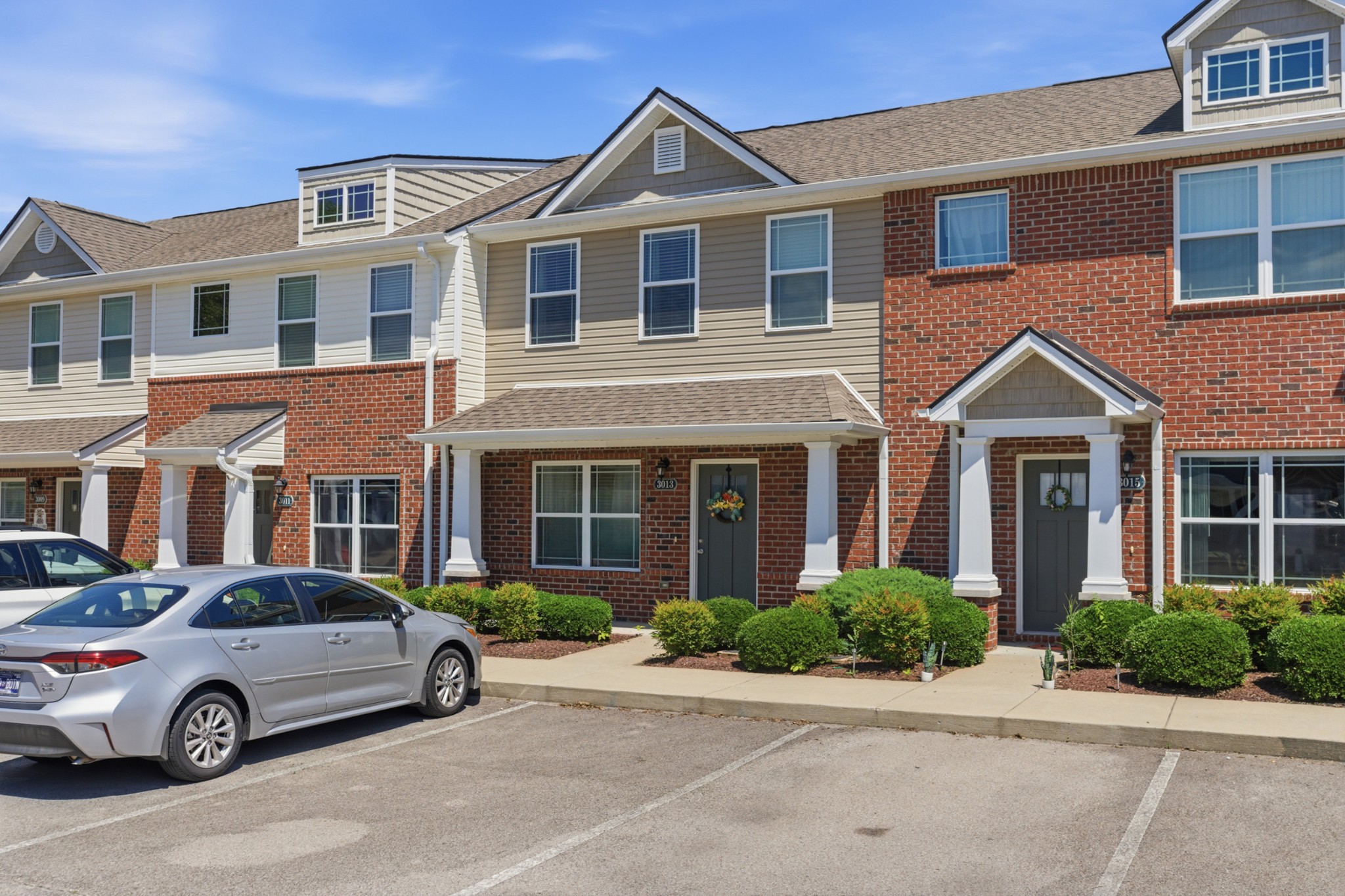 3013 Bellflower Circle Spring Hill, TN 37174 - Photo 4 of 32