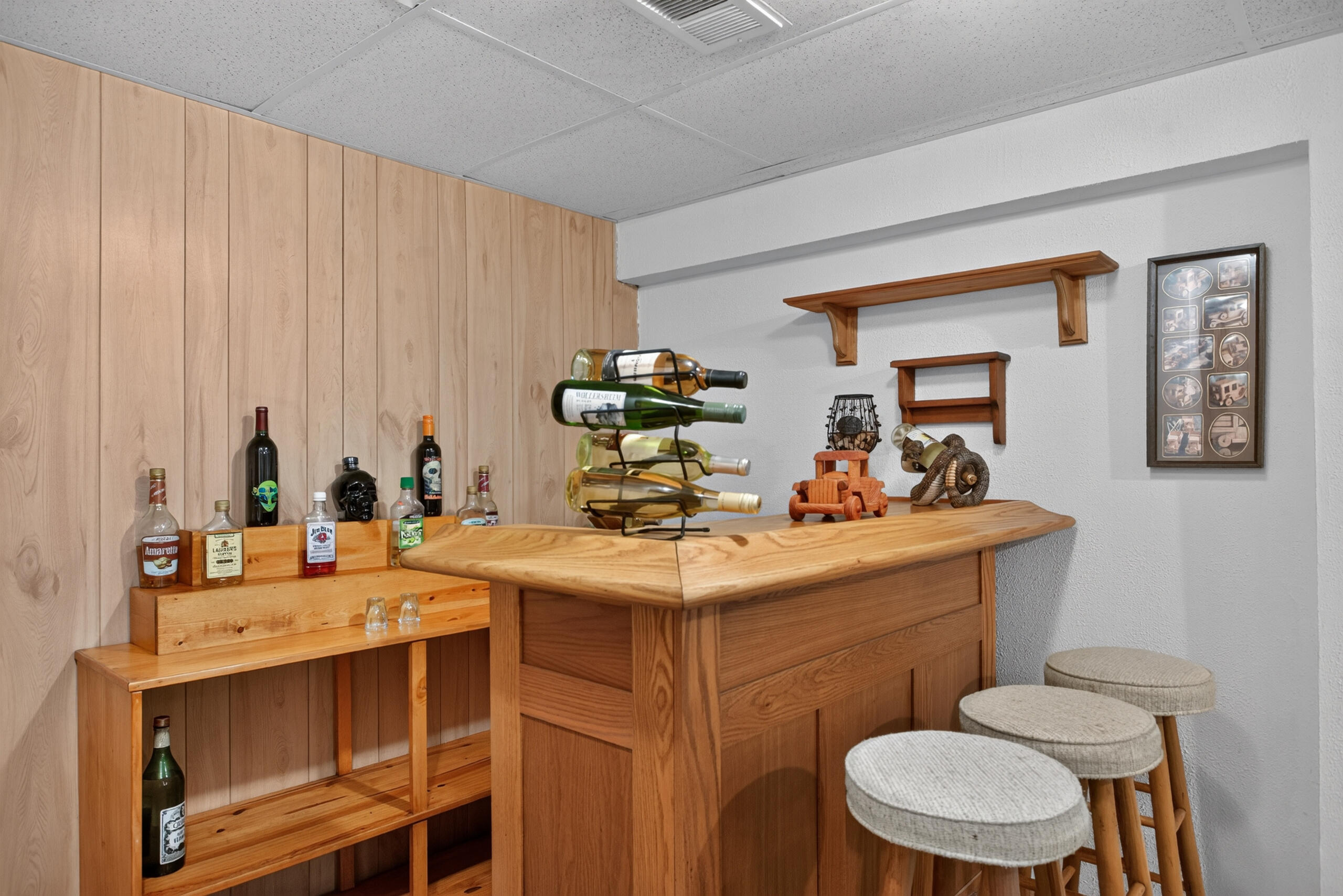 3651 Dexter Trail Stockbridge, MI 49285 - Photo 45 of 54 Bar