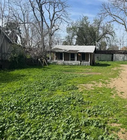 $180,000 | 560 South Recreation Avenue, Fresno, CA 93702