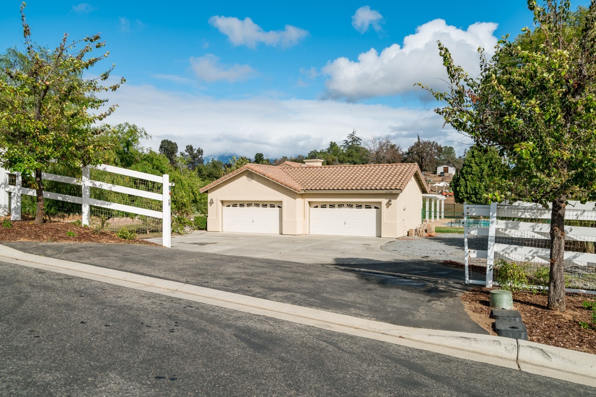 31355 Rivoli Road Valley Center, CA 92082 - Photo 2 of 25