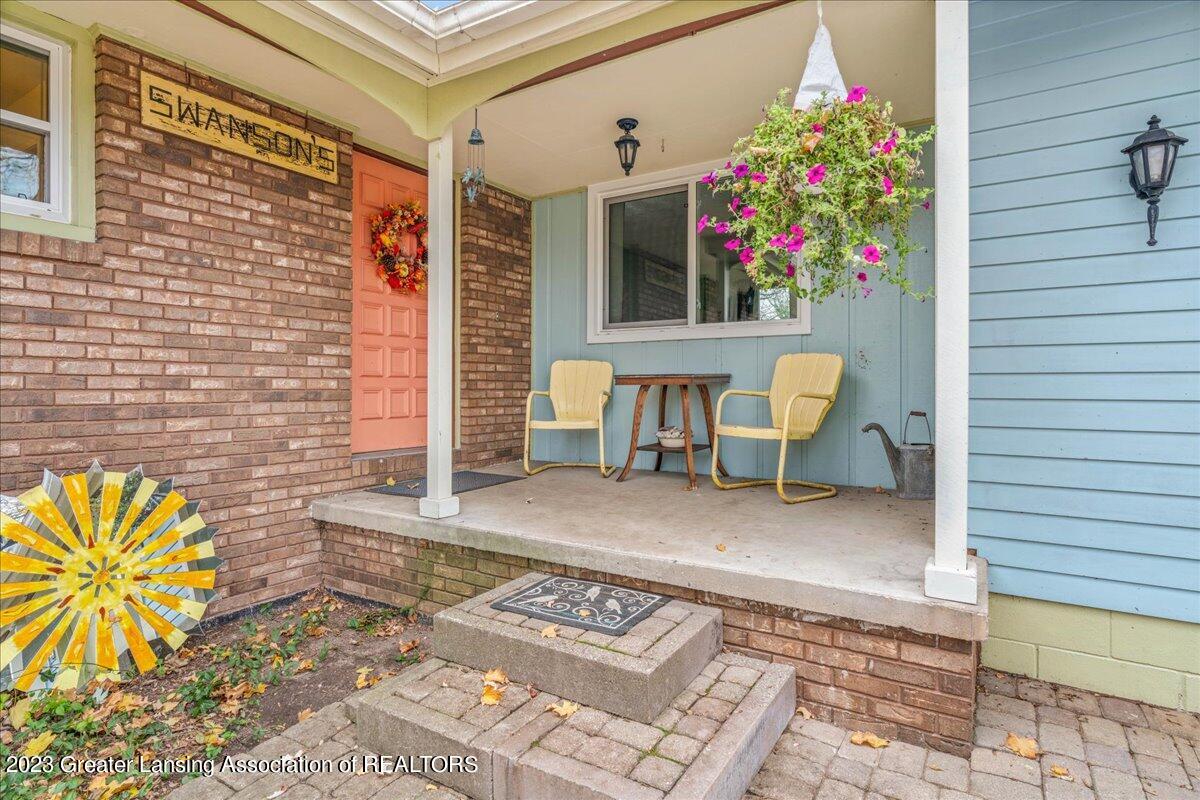 2921 Clinton Road Lansing, MI 48906 - Photo 10 of 50 16-Media Jett-16