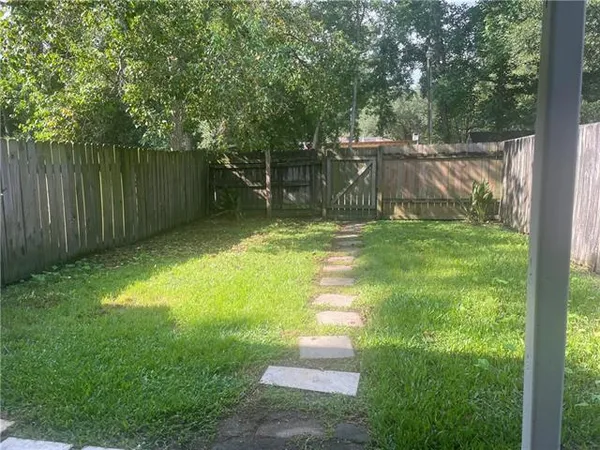 $1,500 | 215 West 9th Avenue, Covington, LA 70433