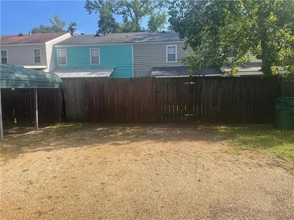 $1,500 | 215 West 9th Avenue, Covington, LA 70433