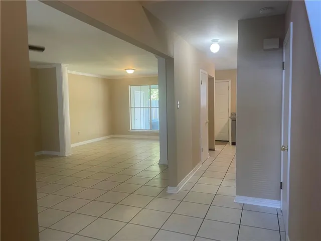 $1,500 | 215 West 9th Avenue, Covington, LA 70433