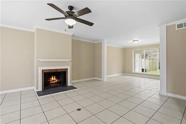 $1,500 | 215 West 9th Avenue, Covington, LA 70433