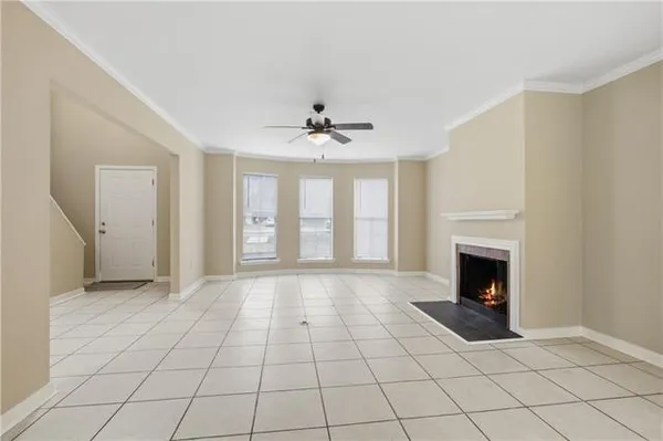 $1,500 | 215 West 9th Avenue, Covington, LA 70433