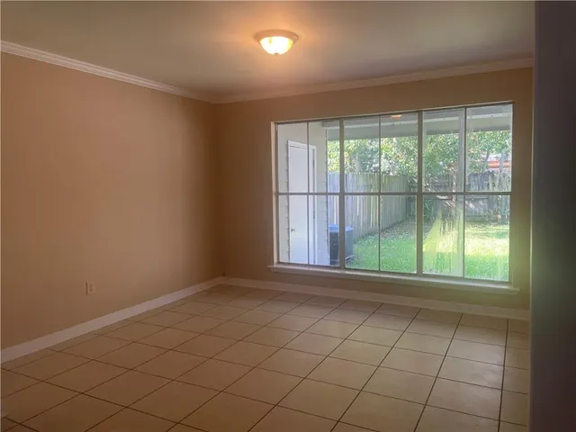 $1,500 | 215 West 9th Avenue, Covington, LA 70433