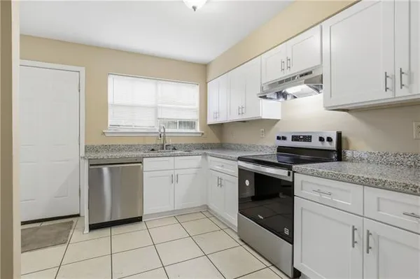 $1,500 | 215 West 9th Avenue, Covington, LA 70433