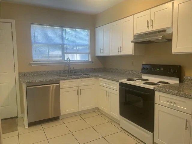 $1,500 | 215 West 9th Avenue, Covington, LA 70433