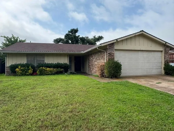 $2,100 | 726 Ravencroft Drive, Garland, TX 75043