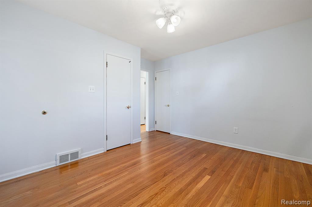 1581 Cheltenham Road Birmingham, MI 48009 - Photo 18 of 29