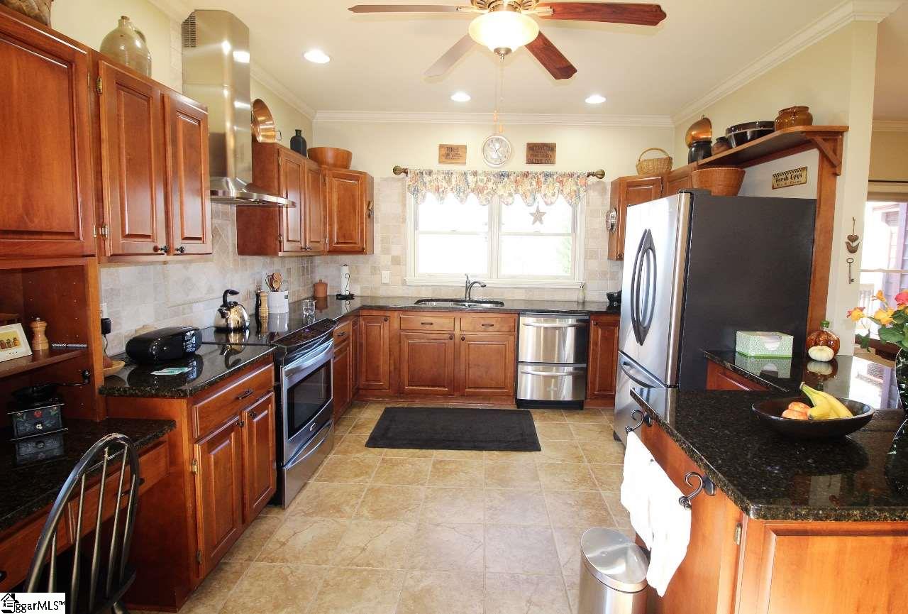 207 Middle Mountain Road Pickens, SC 29671 - Photo 4 of 31