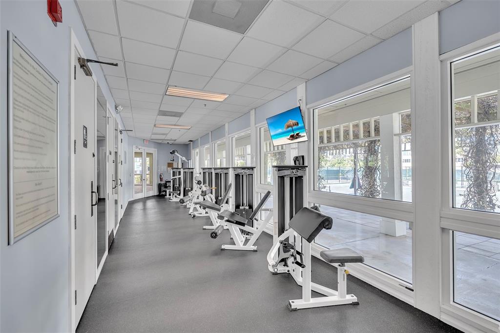 848 Evergreen Way Longboat Key, FL 34228 - Photo 61 of 66 a view of a room with gym equipment