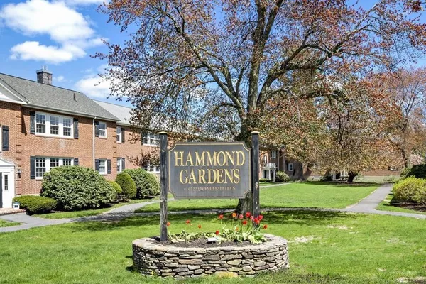 $2,800 | 23 Hammond Pond Parkway, Unit 2, Chestnut Hill, MA 02467