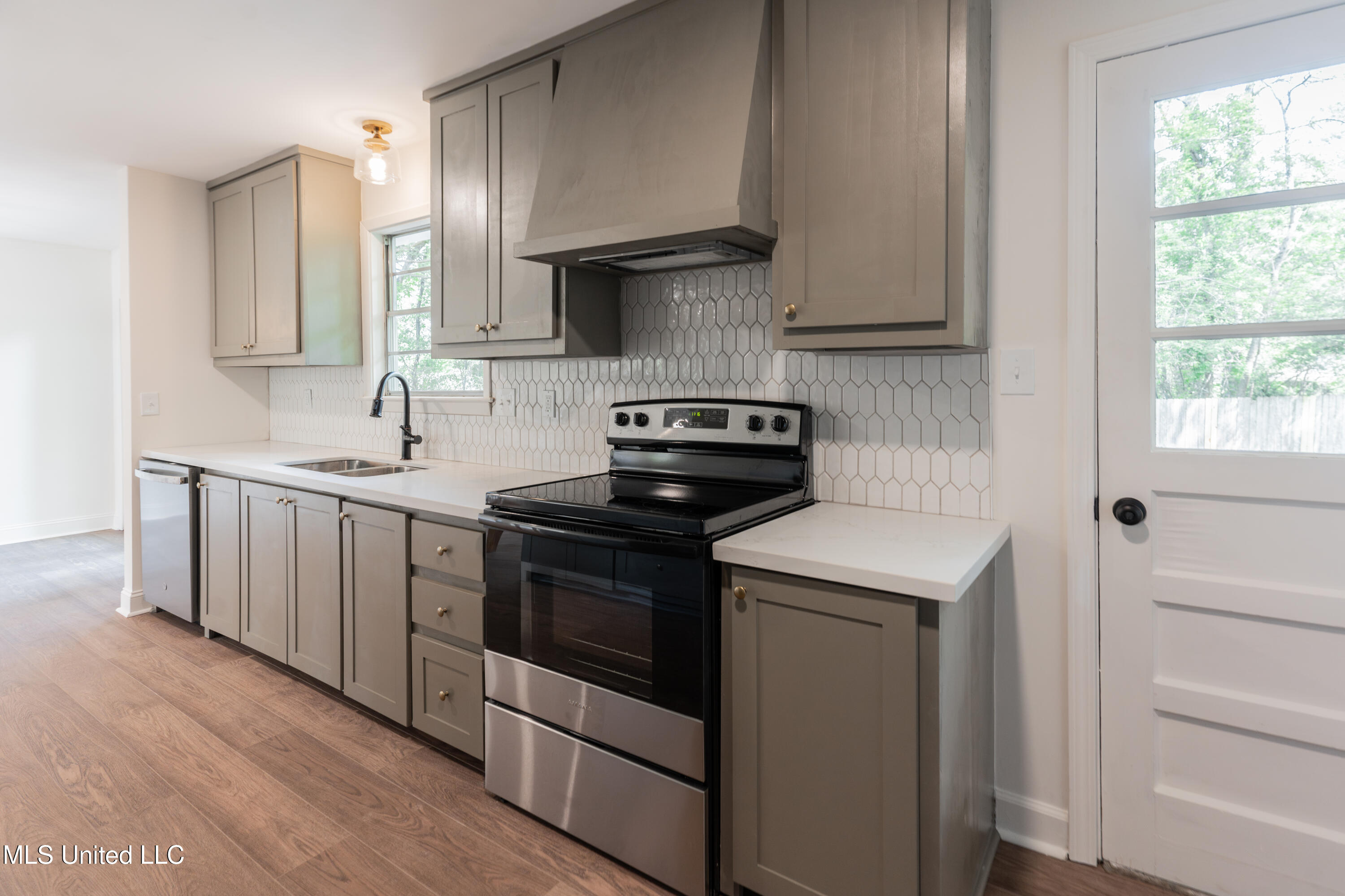 109 Lane Street Clinton, MS 39056 - Photo 23 of 55 23-Kitchen