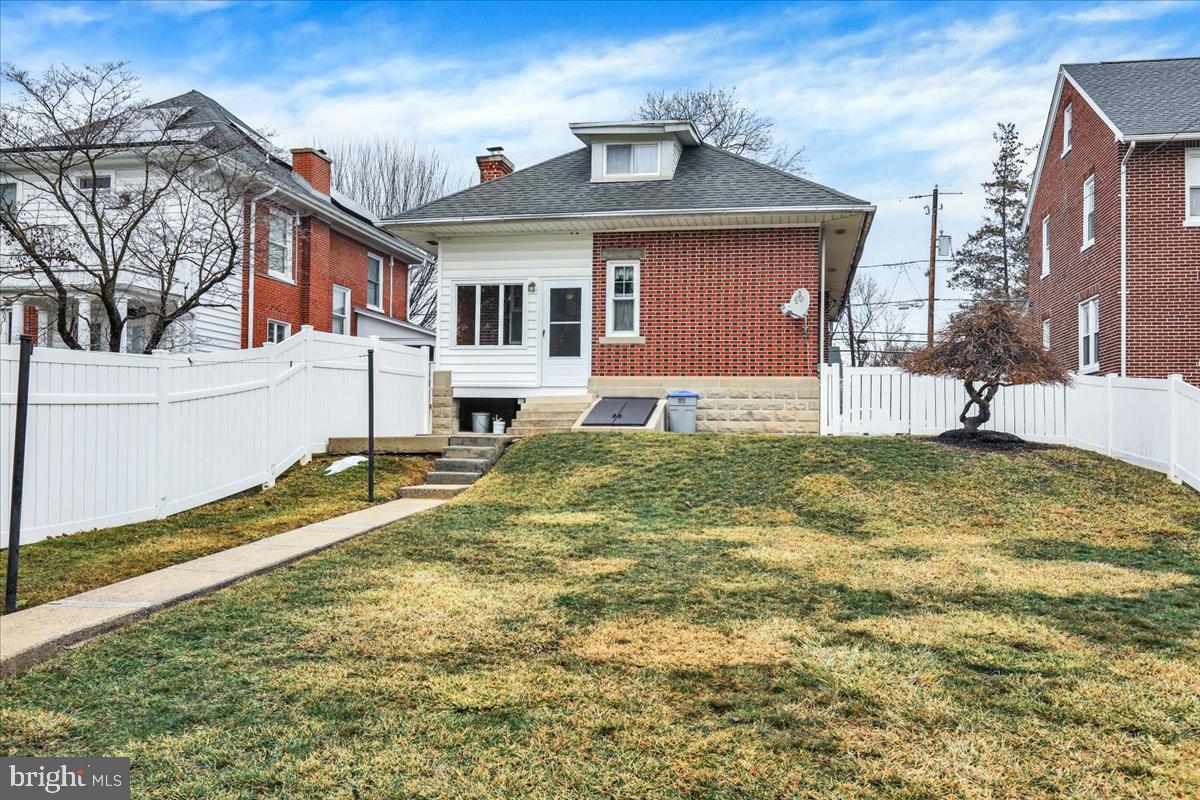 368 Donegal Springs Road Mount Joy, PA 17552 - Photo 8 of 27 a front view of a house with a yard