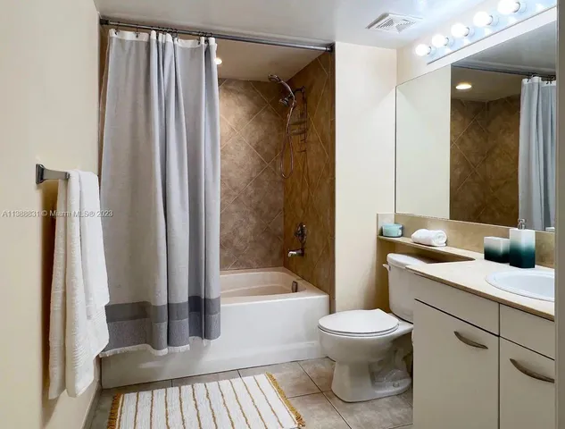 $4,800 | 2080 South Ocean Drive, Unit 806, Hallandale Beach, FL 33009