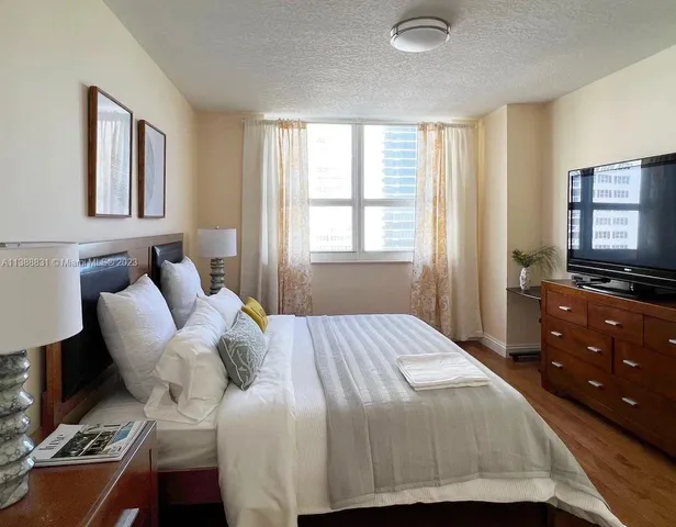 $4,800 | 2080 South Ocean Drive, Unit 806, Hallandale Beach, FL 33009