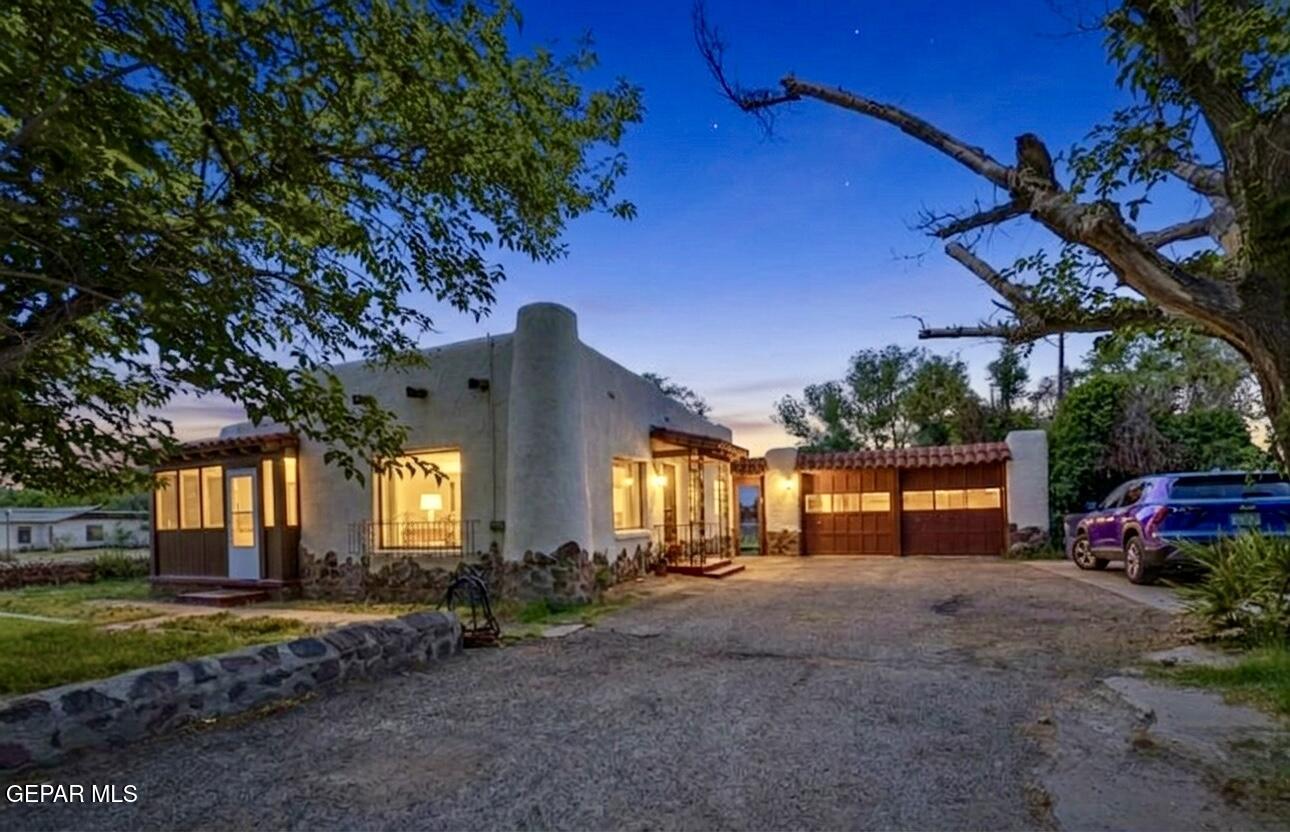 a view of a house with backyard and tree
