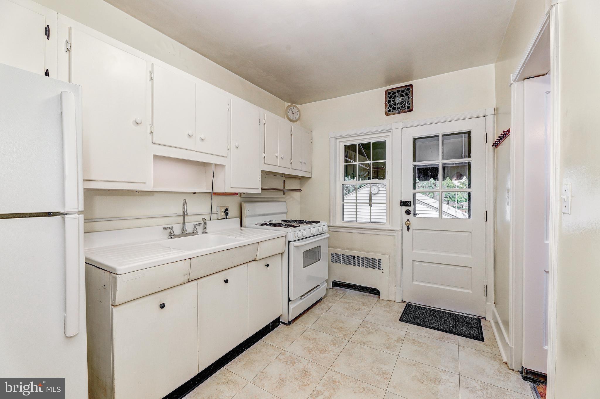 47 Dunkirk Road Baltimore, MD 21212 - Photo 13 of 43 Step saving kitchen