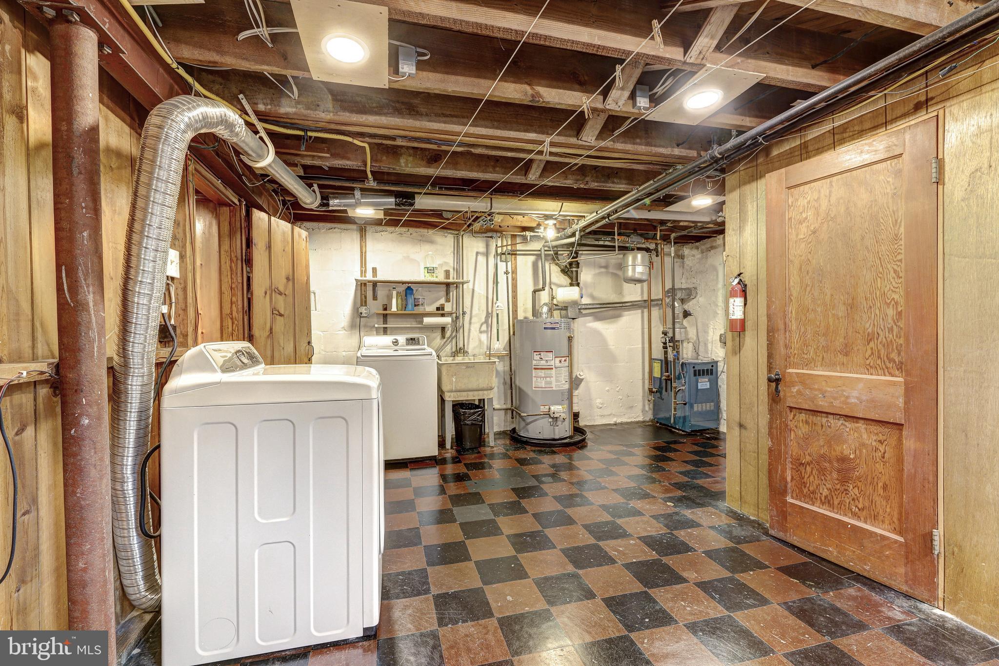 47 Dunkirk Road Baltimore, MD 21212 - Photo 29 of 43 Utility room has washer and dryer