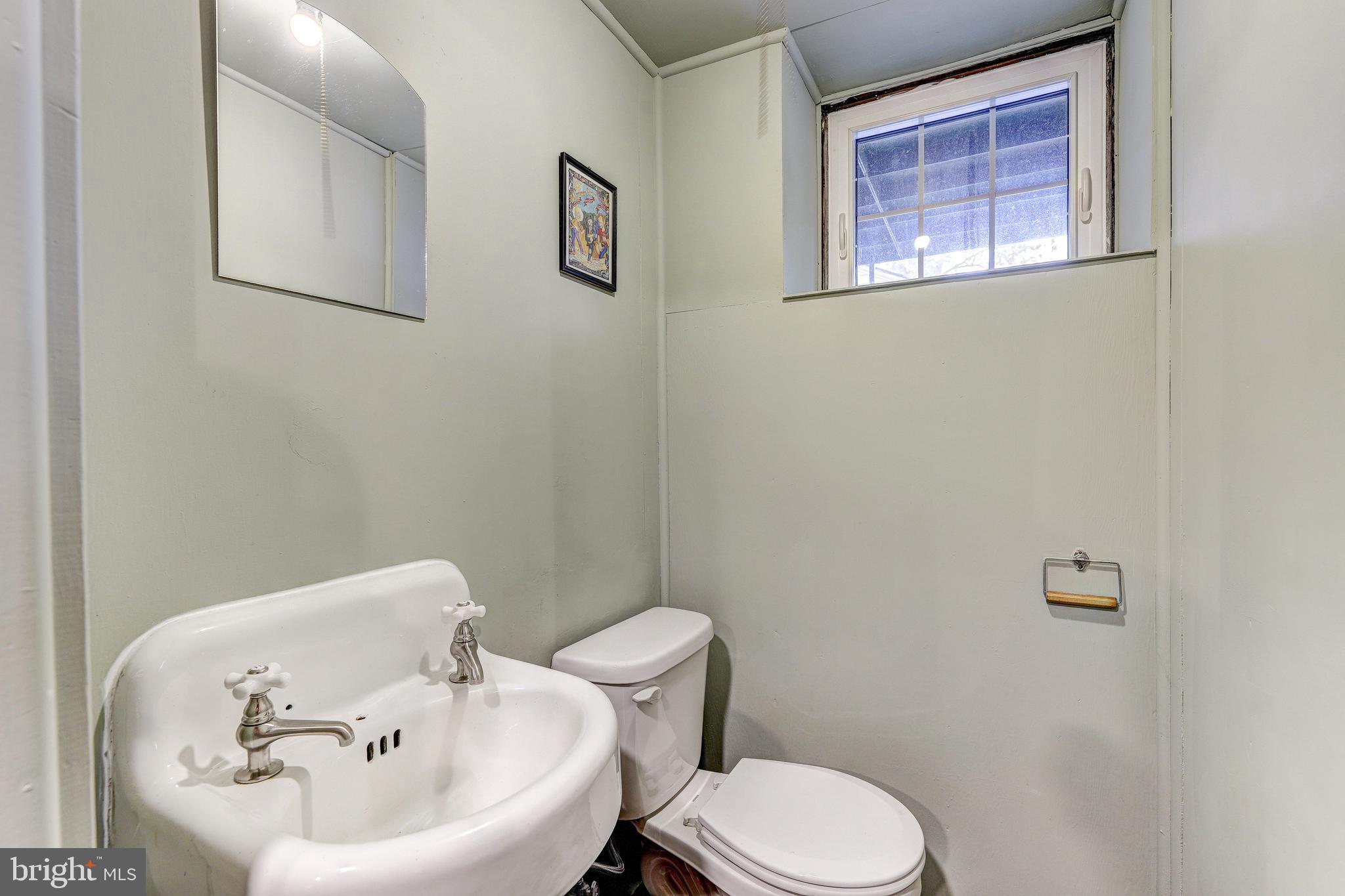 47 Dunkirk Road Baltimore, MD 21212 - Photo 32 of 43 Half bath
