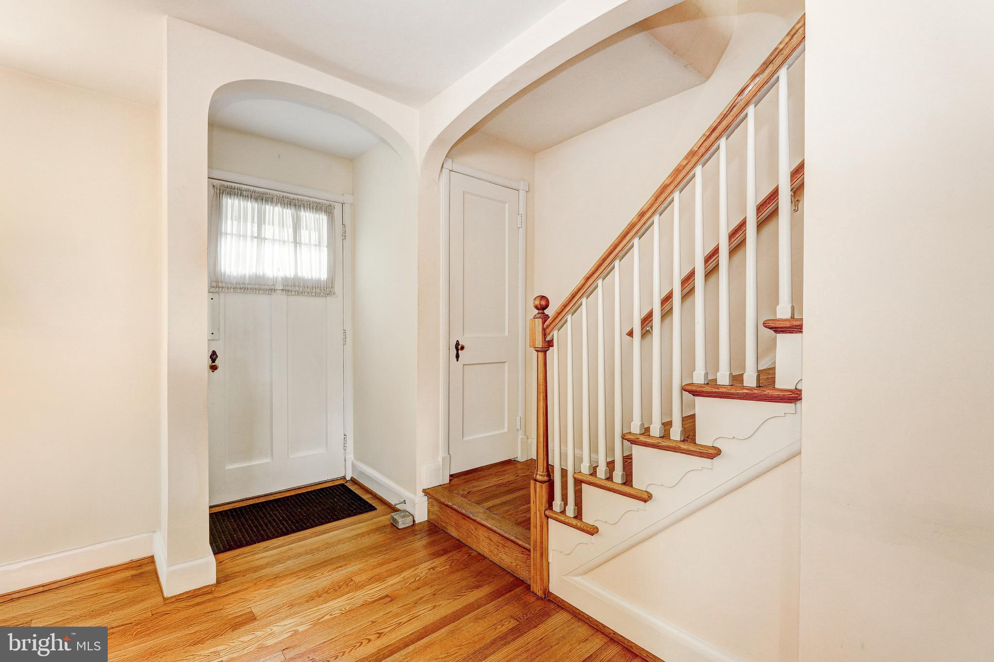 47 Dunkirk Road Baltimore, MD 21212 - Photo 4 of 43 Welcoming entrance with arched detail