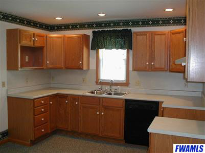 425 North Pearl Street Butler, IN 46721 - Photo 4 of 7 Gallery Image 4