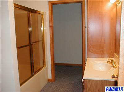 425 North Pearl Street Butler, IN 46721 - Photo 5 of 7 Gallery Image 5