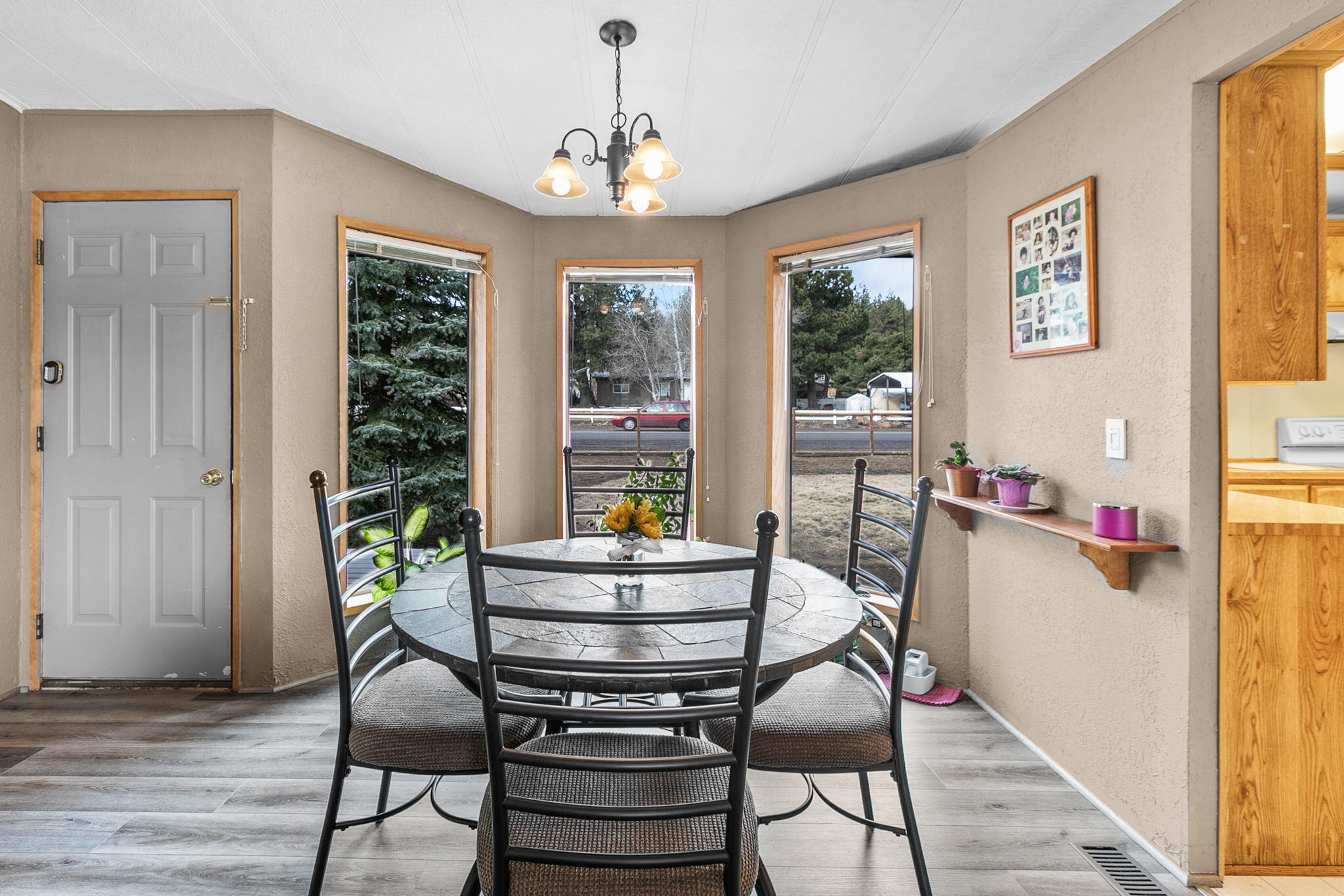 19238 Shoshone Road Bend, OR 97702 - Photo 9 of 41 dining room