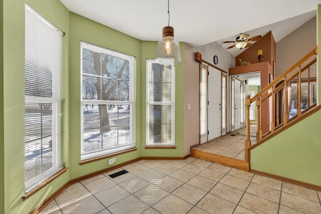 $275,000 | 1089 Quaker Hill Court, Unit 1089, Elgin, IL 60120