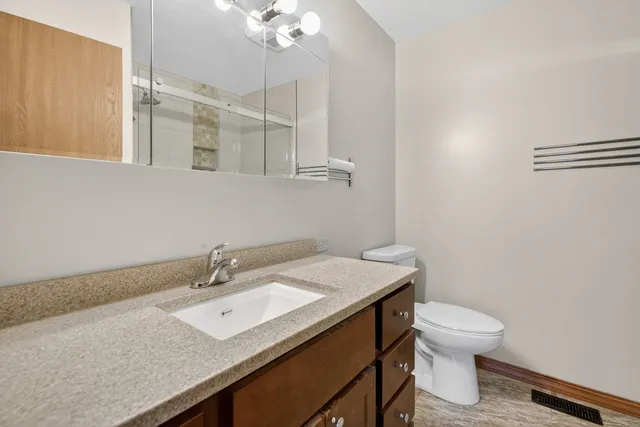 $275,000 | 1089 Quaker Hill Court, Unit 1089, Elgin, IL 60120