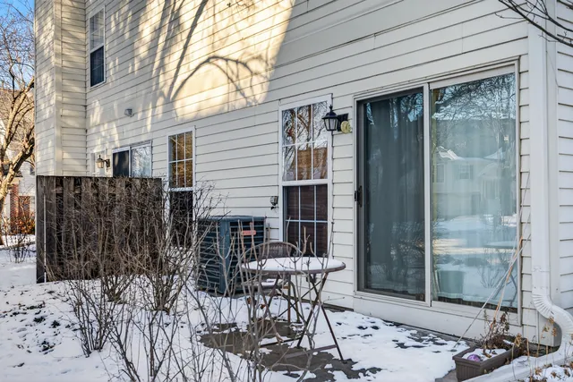 $275,000 | 1089 Quaker Hill Court, Unit 1089, Elgin, IL 60120