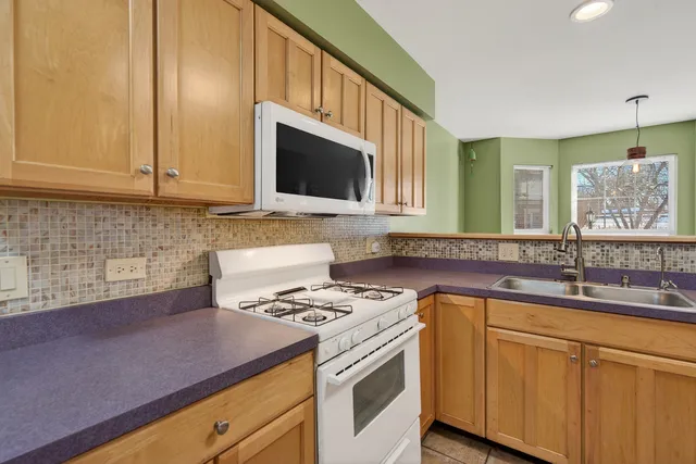 $275,000 | 1089 Quaker Hill Court, Unit 1089, Elgin, IL 60120