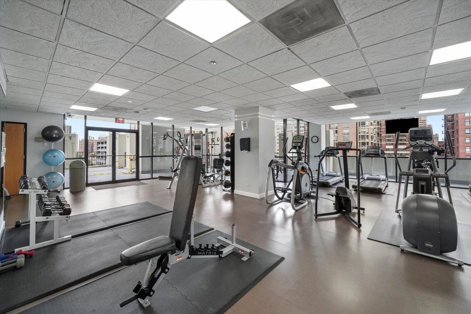 1122 North Clark Street, Unit 2202 Chicago, IL 60610 - Photo 9 of 12 a view of a room with gym equipment