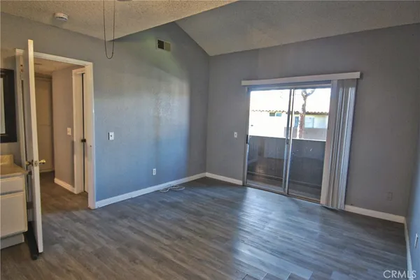 $2,495 | 1097 Santo Antonio Drive, Unit 26, Colton, CA 92324