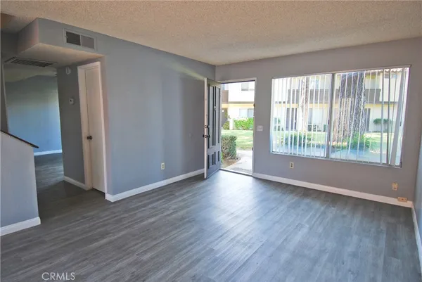 $2,495 | 1097 Santo Antonio Drive, Unit 26, Colton, CA 92324