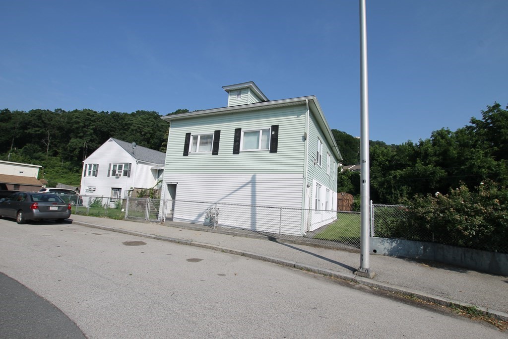 71 Chilmark Street Worcester, MA 01604 - Photo 1 of 17 Gallery Image 1