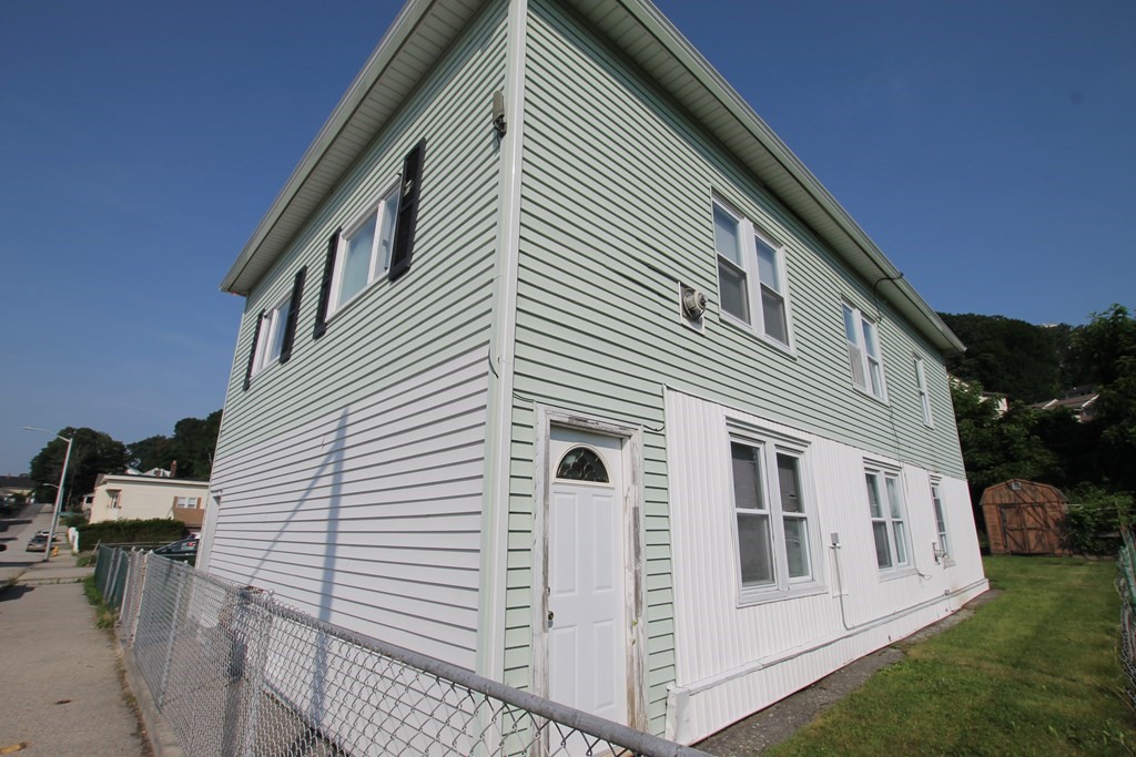 71 Chilmark Street Worcester, MA 01604 - Photo 2 of 17 Gallery Image 2